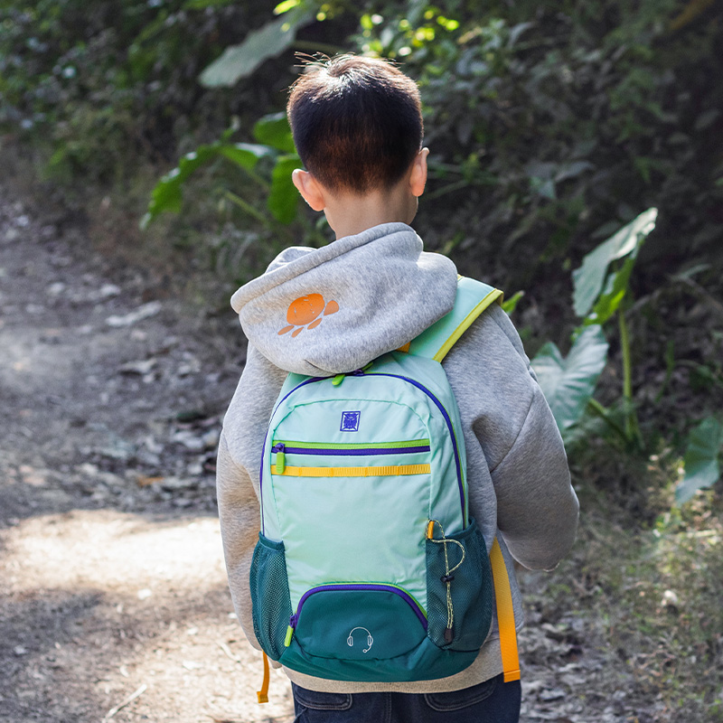 户外儿童轻便出游背包小学生