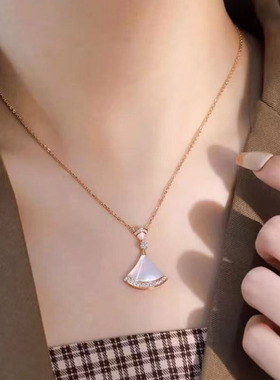 小裙子扇形白贝母项链锁骨链
