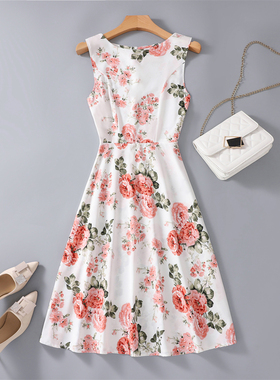 碎花清新甜美A字收腰无袖连衣裙