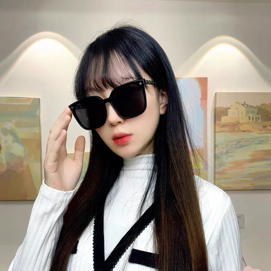 素颜旅游出片太阳镜女链条腿遮阳墨镜显脸小防紫外线防晒显瘦眼镜