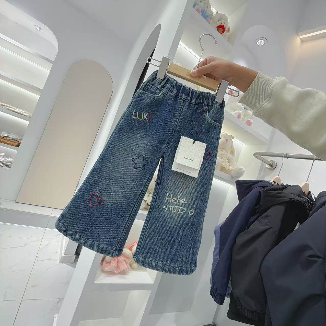 女童加绒牛仔裤秋冬款2026新款儿童洋气时髦直筒裤宝宝冬季长裤