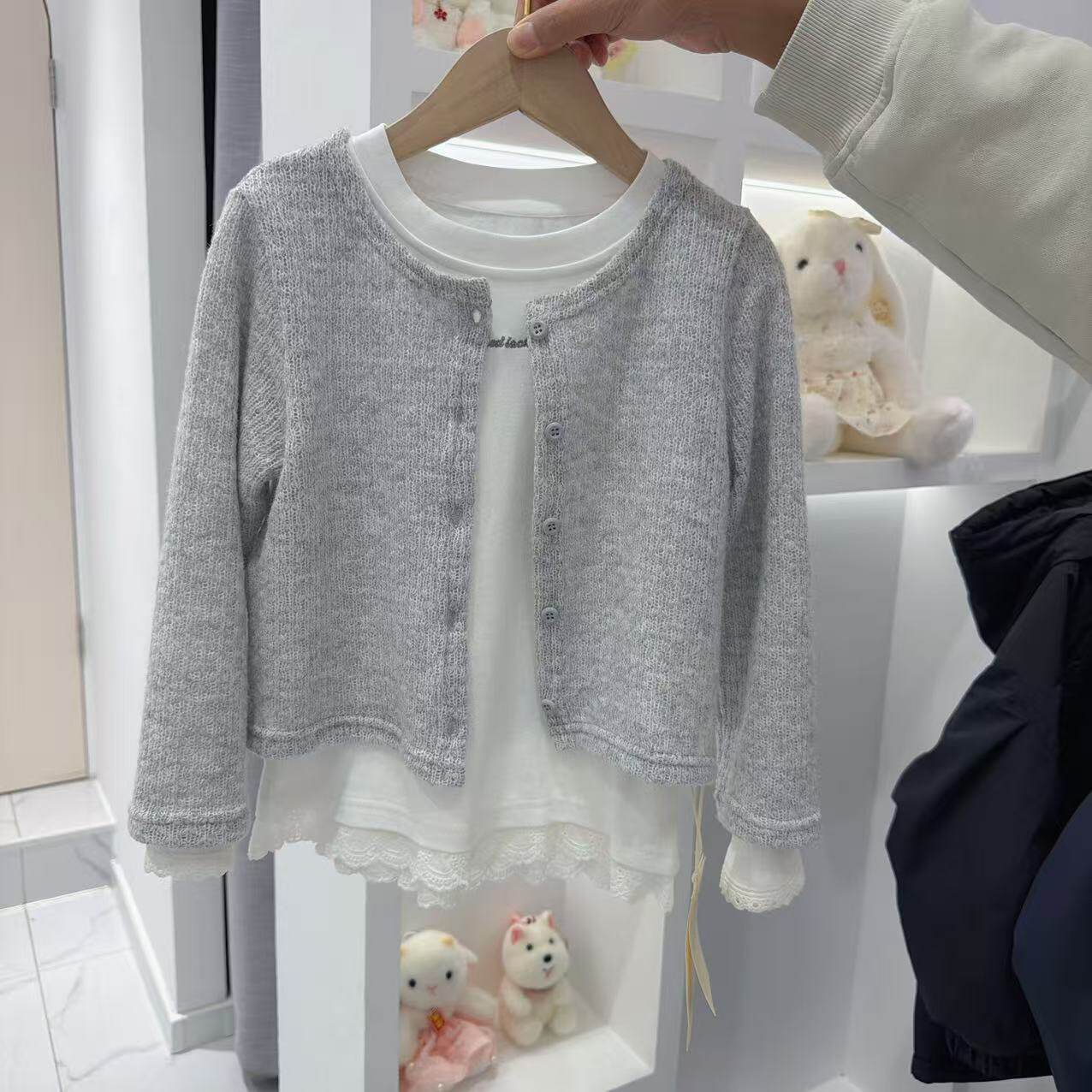 韩系高级感灰色针织开衫女深灰色毛衣外套软糯两件套蕾丝拼接