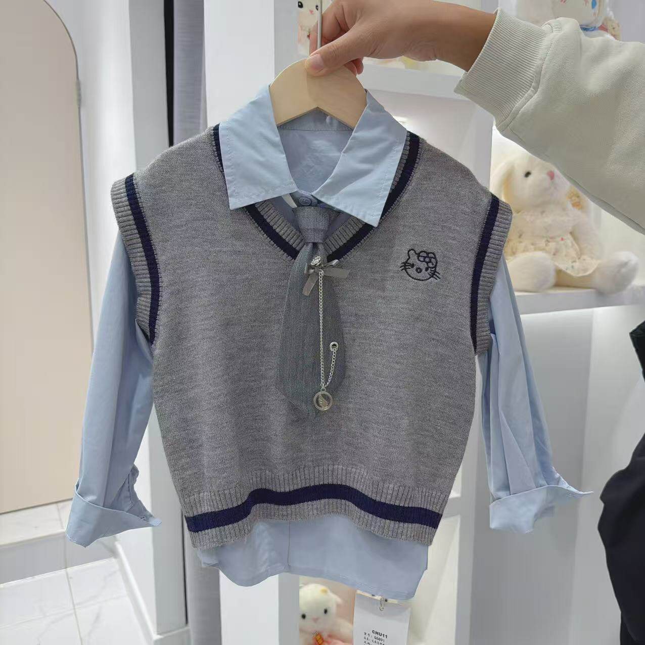 学院风针织马甲衬衫两件套女秋季叠穿徽章刺绣背心套装女童
