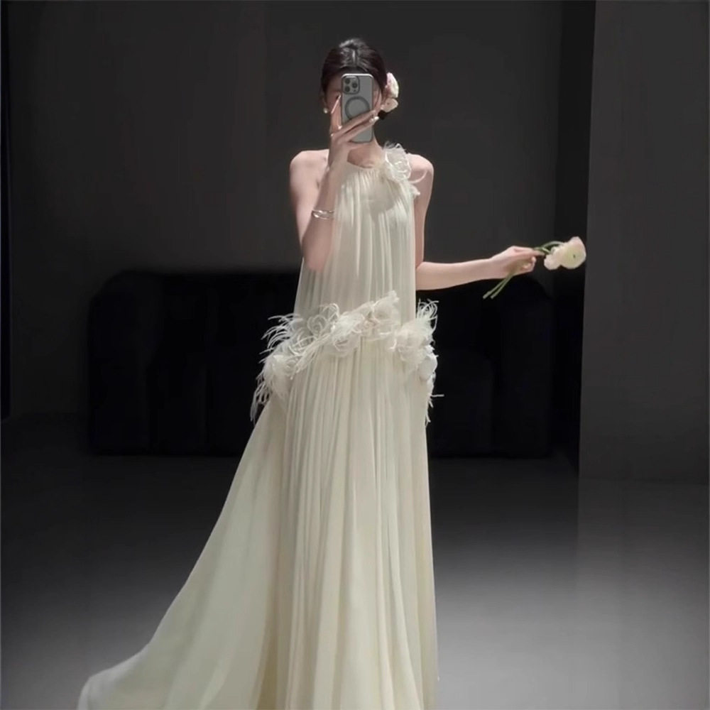 轻奢法式挂脖吊带新娘礼服小拖尾轻婚纱敬酒服 订婚 结婚 影楼