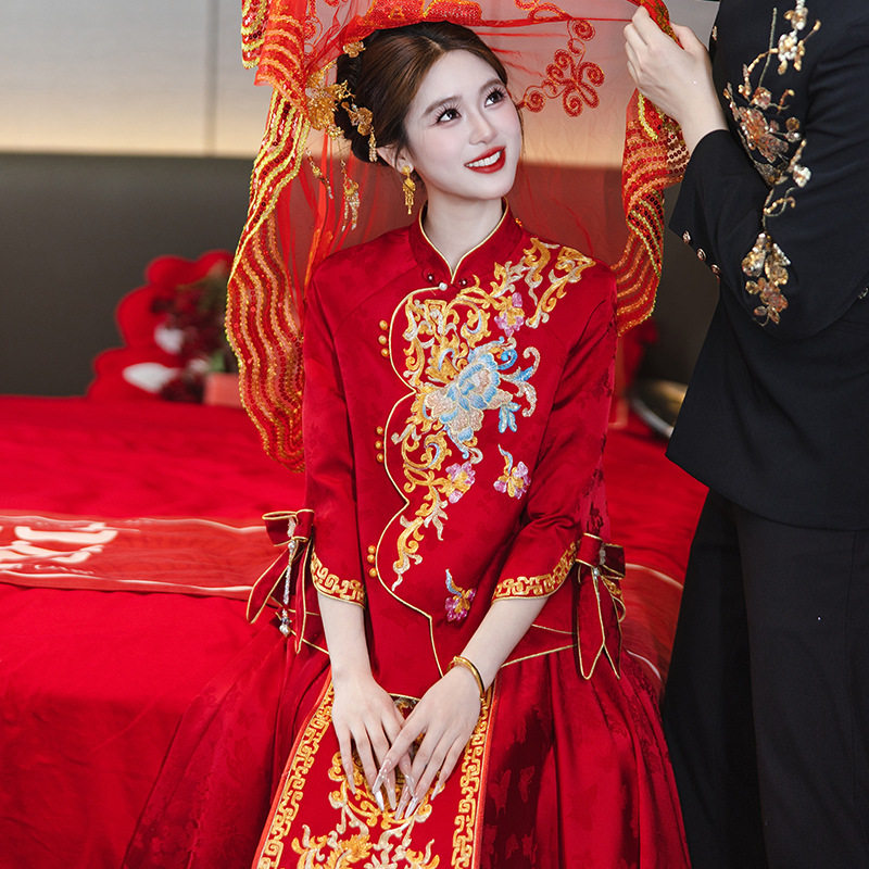 中式国风刺绣红色旗袍礼服秀禾服