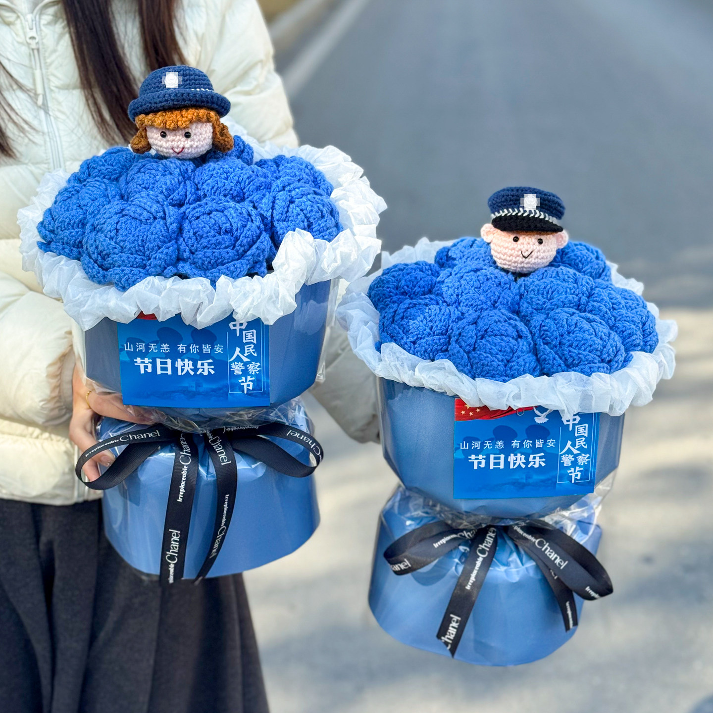中国警察节手工钩织毛线蓝玫瑰花束玩偶成品送男女警节日惊喜礼物