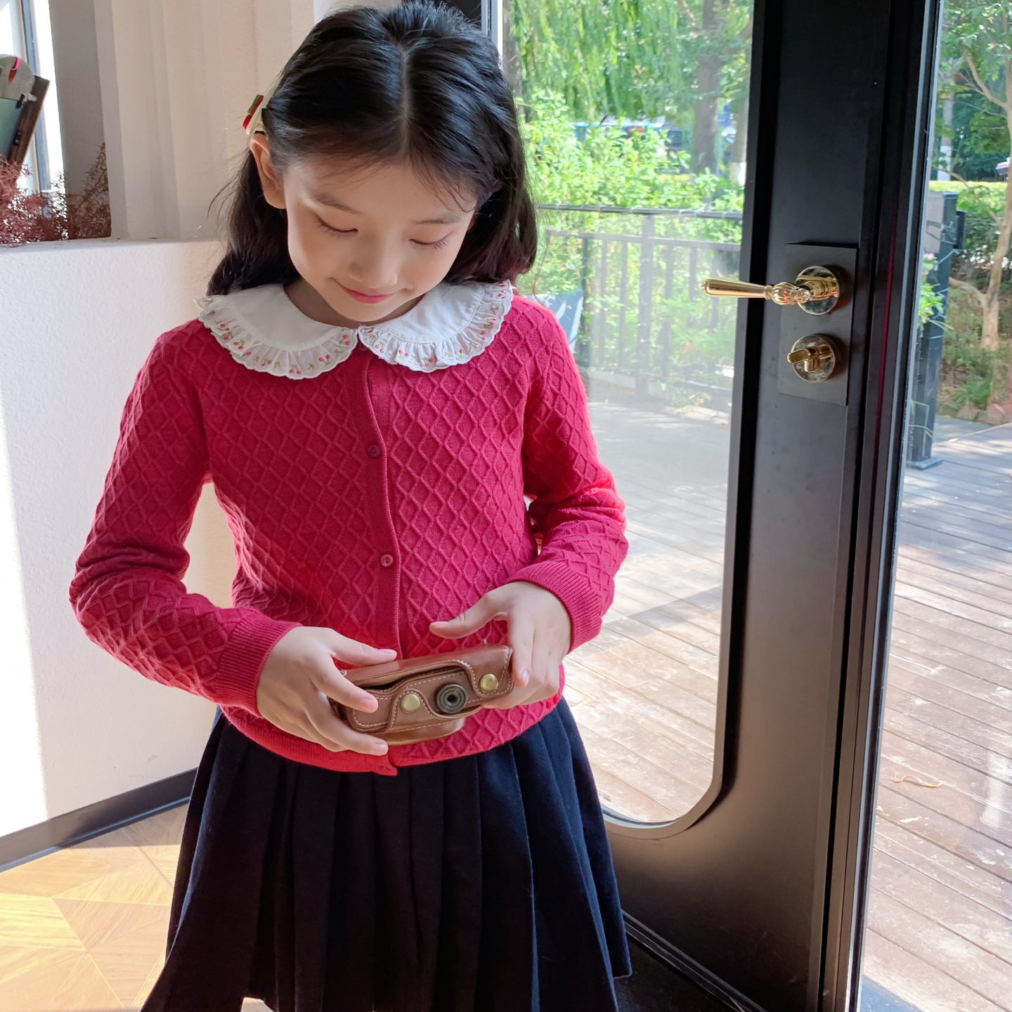 女童酒红色精纺羊毛纱开衫