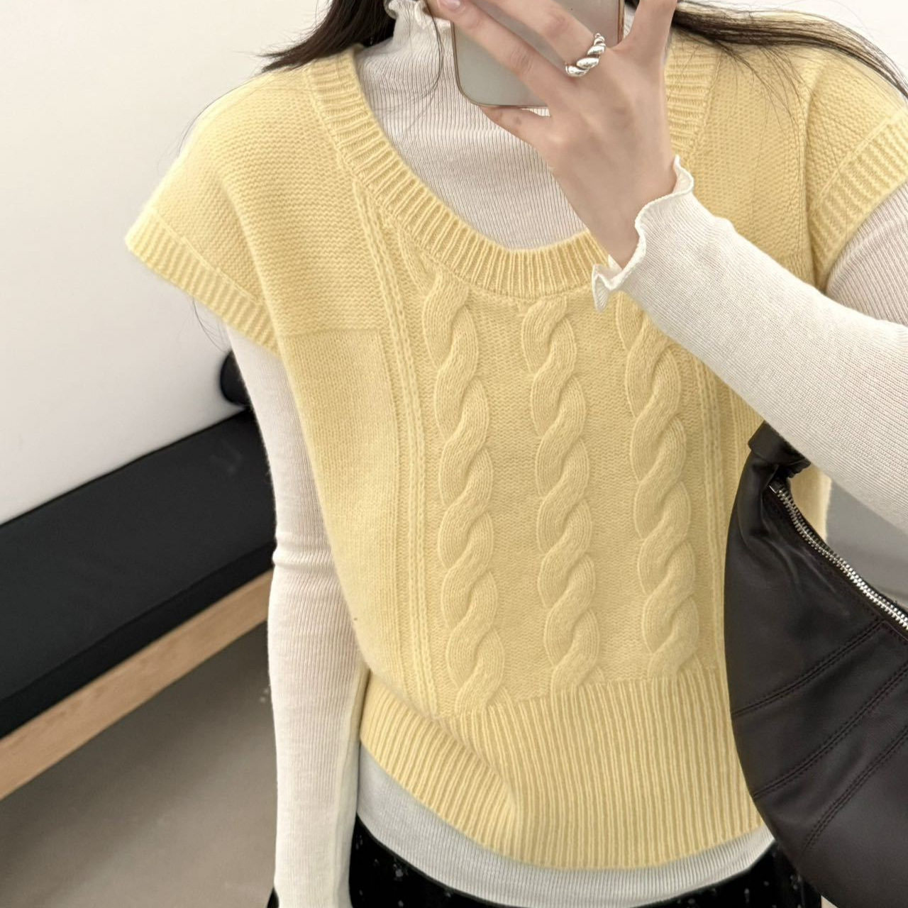 26秋季新款上衣韩系全羊毛纯色绞花U领无袖百搭通勤针织衫马甲女
