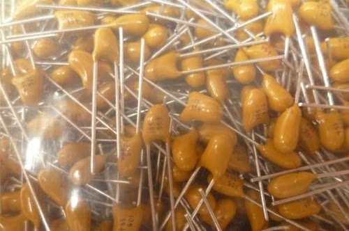 立式胆电容 68UF25V 直插钽电容 全新 25V68UF 可直拍