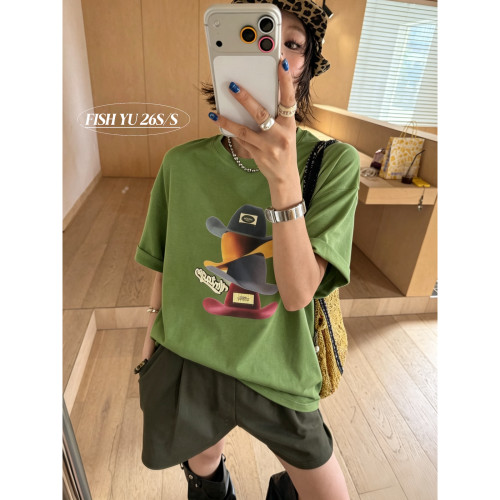FISH YU -仔叠叠帽白墨印花+贴布字母小标圆领宽松短袖T恤626310