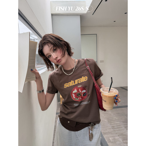 FISH YU -复古番茄字母白墨印花+立体小标正肩小版短袖T恤626278
