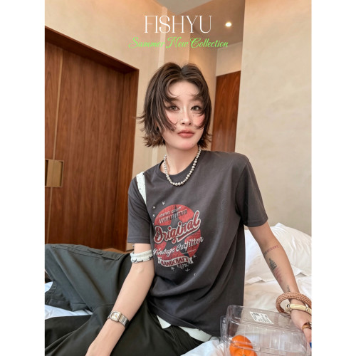 FISH YU -古字母白墨印花+立体星星烫图常规版圆领短袖T恤26210
