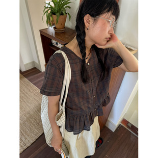 小众表妹日系复古深棕色格子短袖衬衫女v领荷叶边轻薄透气小衫