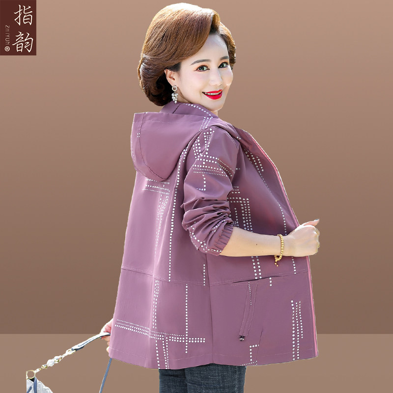 新品中年妈妈春秋装外套春秋新款洋气风衣短款中老年人时尚女夹克