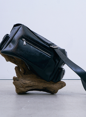 DOSORDONTS YI定要拥有的大容量油蜡牛皮2025新款百搭大气斜挎包