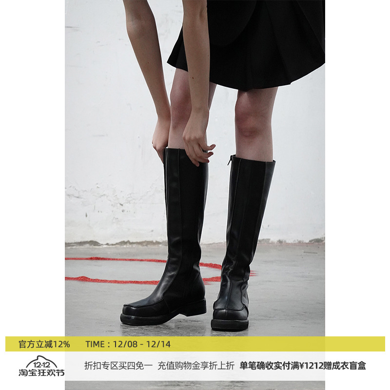 真皮黑色方头平底中筒靴