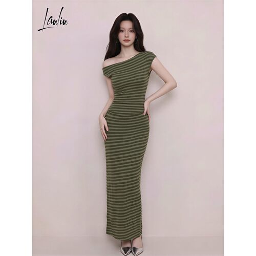 大码胖妹妹法式条纹斜肩连衣裙子女新款夏季独特漂亮修身包臀长裙