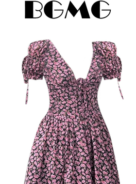 法式复古碎花v领连衣裙夏季新款巨好看海边度假绝美收腰a字短裙子