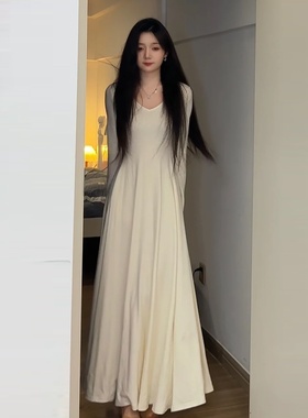 大码胖mm法式气质v领针织连衣裙女秋冬季新款高级感收腰显瘦长裙