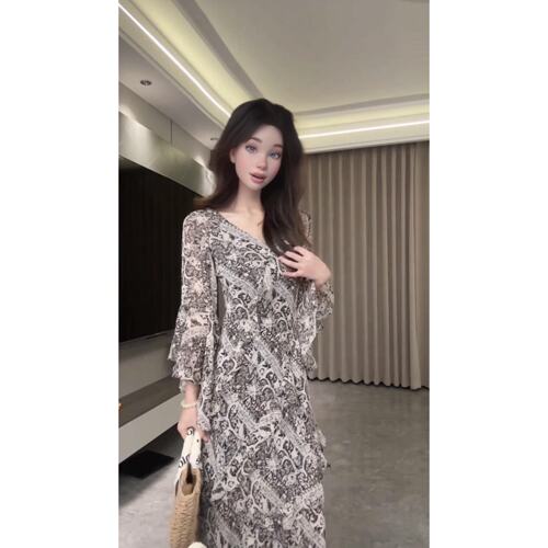 法式复古印花喇叭袖V领连衣裙女