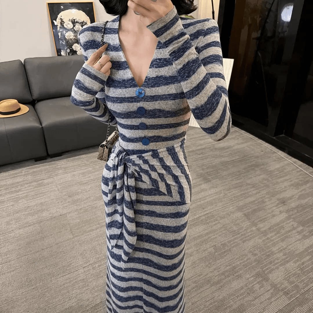 大码胖MM法式复古条纹V领气质长袖连衣裙女秋季新款显瘦时尚裙子