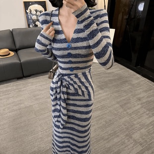 大码胖MM法式复古条纹V领气质长袖连衣裙女秋季新款显瘦时尚裙子