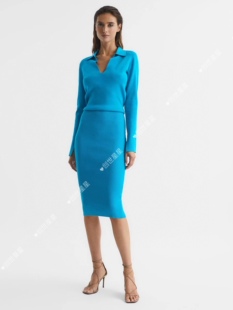 袖 微露锁骨修饰颈部线条针织连衣裙 口开衩设计 弧形V领 polo领