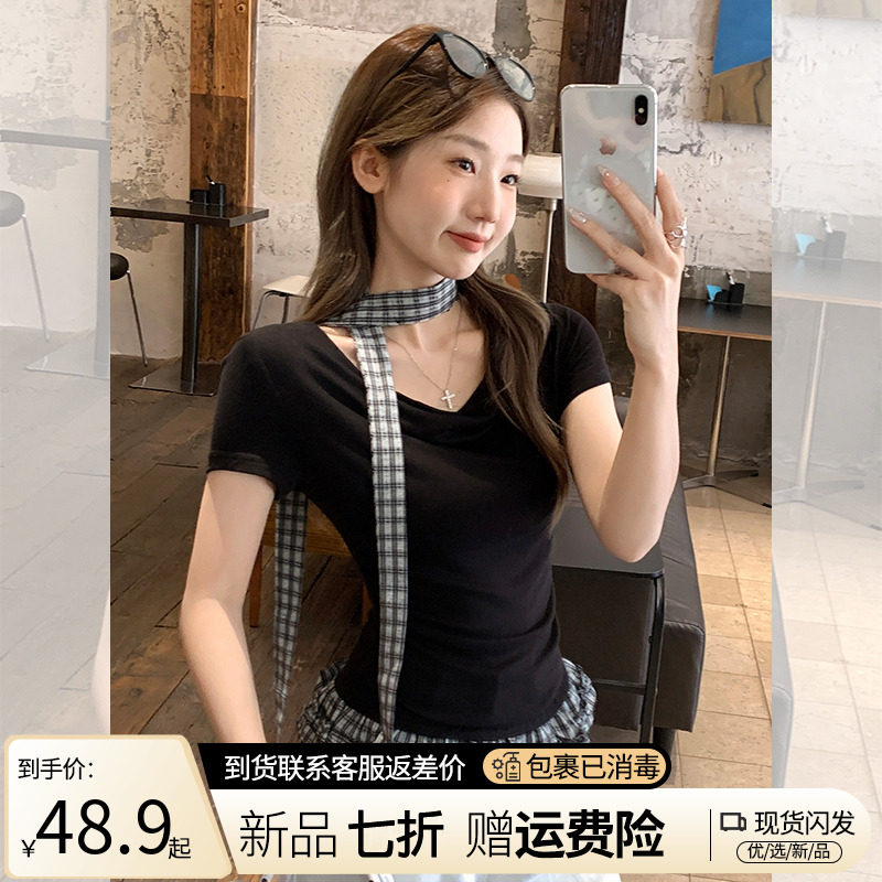 韩系酷飒穿搭格子荷叶边拼接下摆短袖T恤女夏季V领漏锁骨显瘦上衣