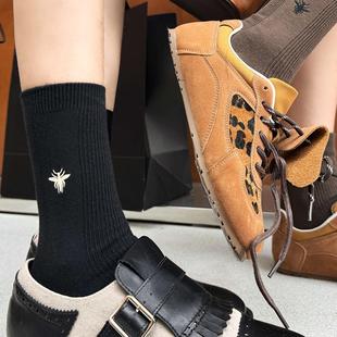 袜say 复古港风miu系刺绣小蜜蜂秋冬袜子女ins洋气百搭网红中筒袜