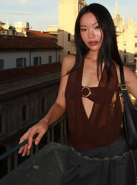 怪诞女孩 欧美辣妹风金属环扣短款抹胸外搭网纱荡领挂脖背心套装