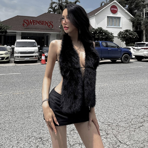 怪诞女孩 性感辣妹小众时尚毛毛挂脖背心女 系带露背修身外穿上衣