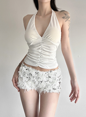 怪诞女孩 纯欲辣妹风褶皱V领挂脖背心性感低腰亮片毛毛短裤两件套