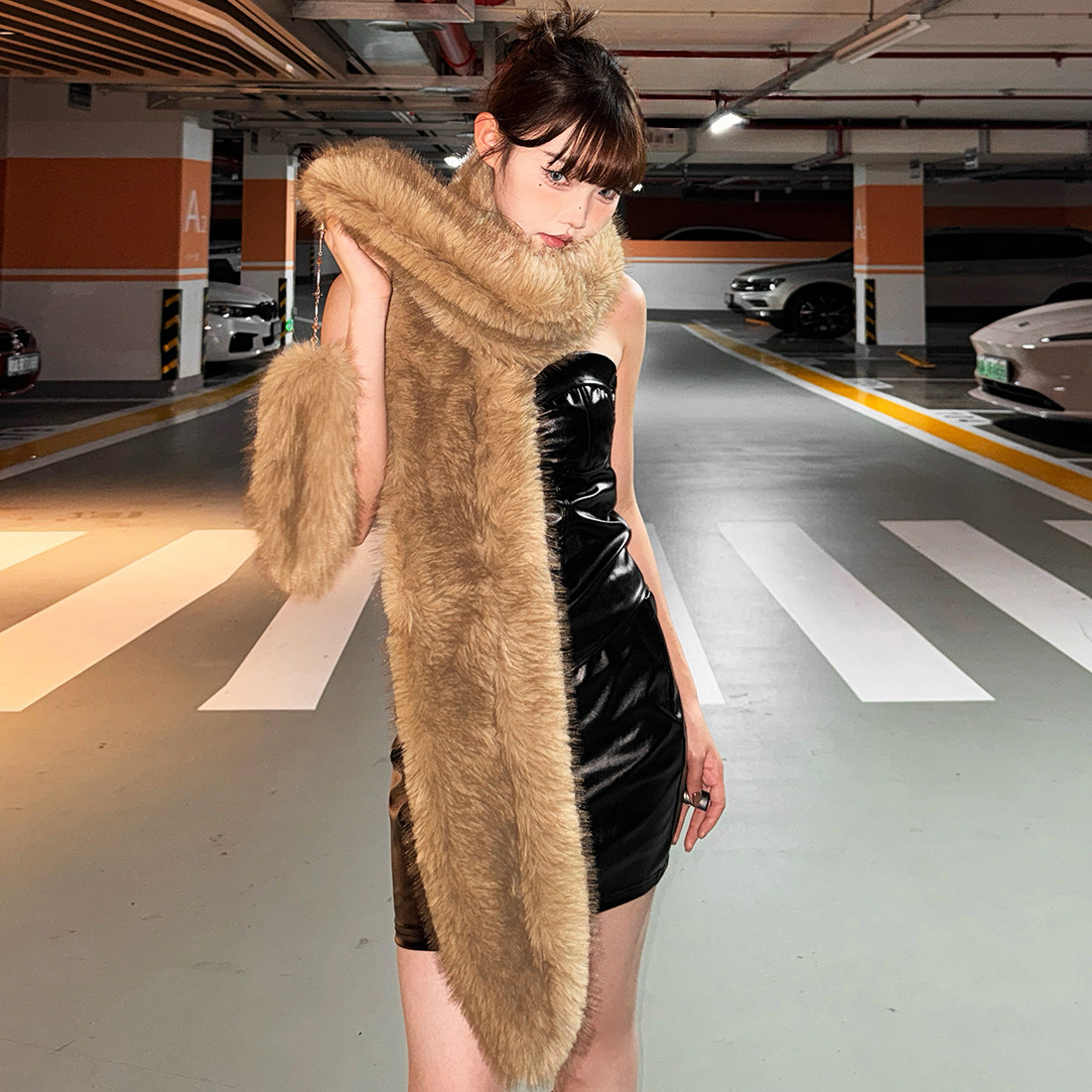 怪诞女孩 秋冬氛围感复古仿皮草毛毛围巾女 保暖百搭狐尾设计围脖