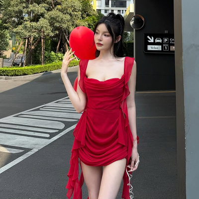 纯欲高级红色绝美荡领吊带连衣裙
