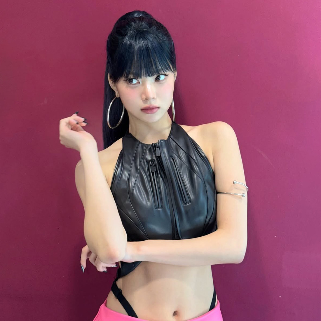 Rose吴宣仪同款PU皮拉链连体衣女