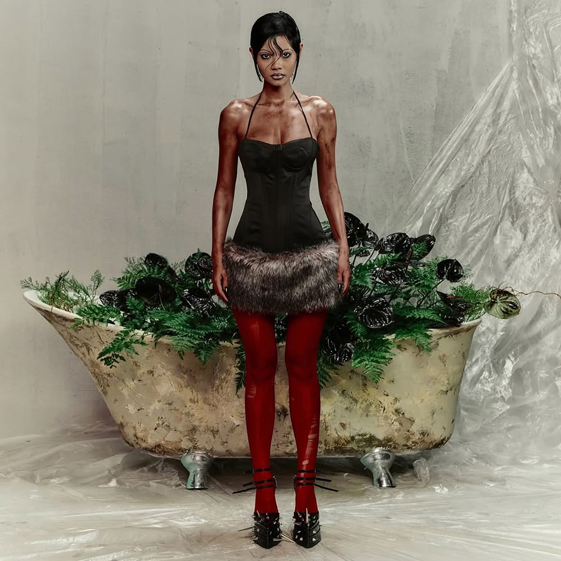 性感时髦拼接毛绒挂脖抹胸连衣裙