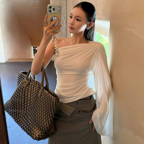 极简气质雕塑感不规则单袖T恤女