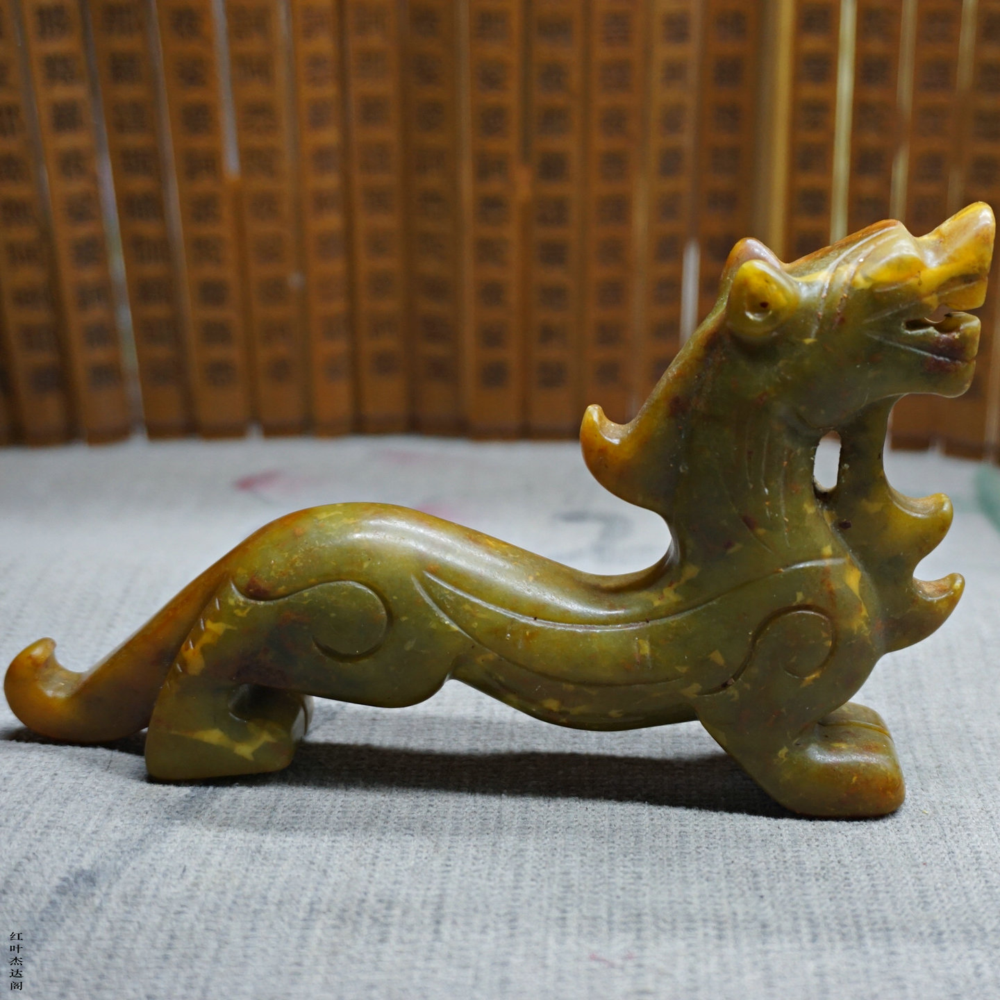 仿古雕刻岫玉立体游龙戏珠摆件