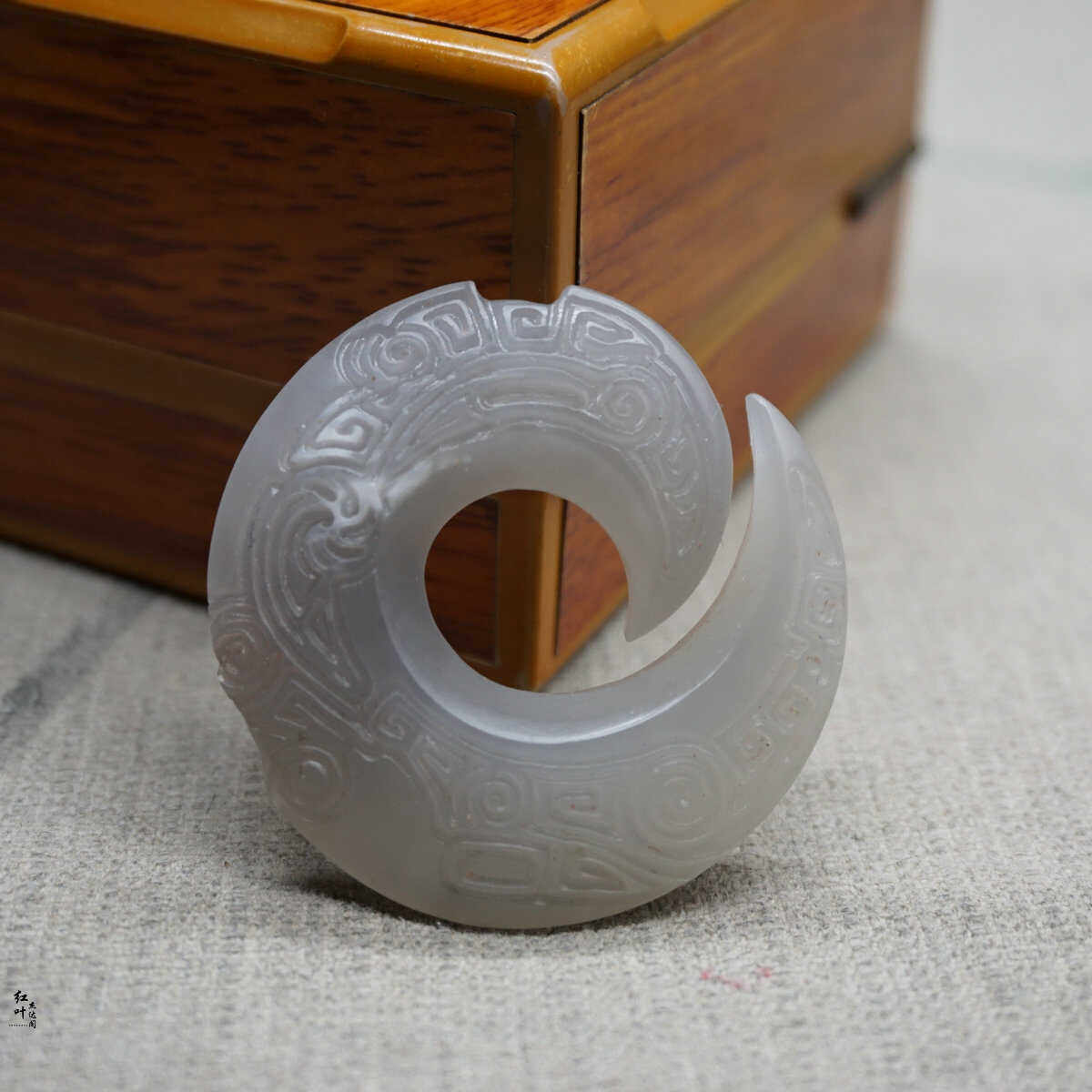 回纹保平安时来运转烟青仿古玉璧