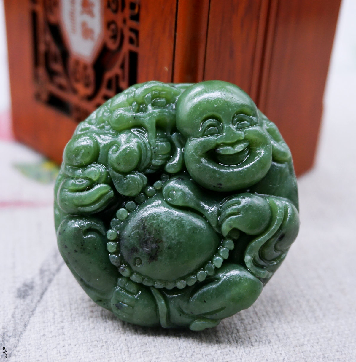 新疆和田碧玉貔貅佛圆牌女款坠