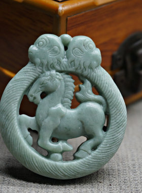 天然玉石贵州翠双面镂空雕刻马上封侯吊坠把件腰佩配饰生肖马玉佩