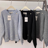 35%羊毛 纽扣字母刺绣慵懒宽松马海毛V领毛衣 韩代@sat 情侣款