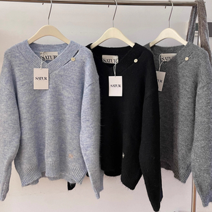 韩代@sat*r 35%羊毛 纽扣字母刺绣慵懒宽松马海毛V领毛衣 情侣款