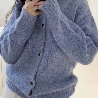 韩代@sien*e 温柔慵懒~毛茸茸厚实针织圆领纽扣马海毛毛衣外套