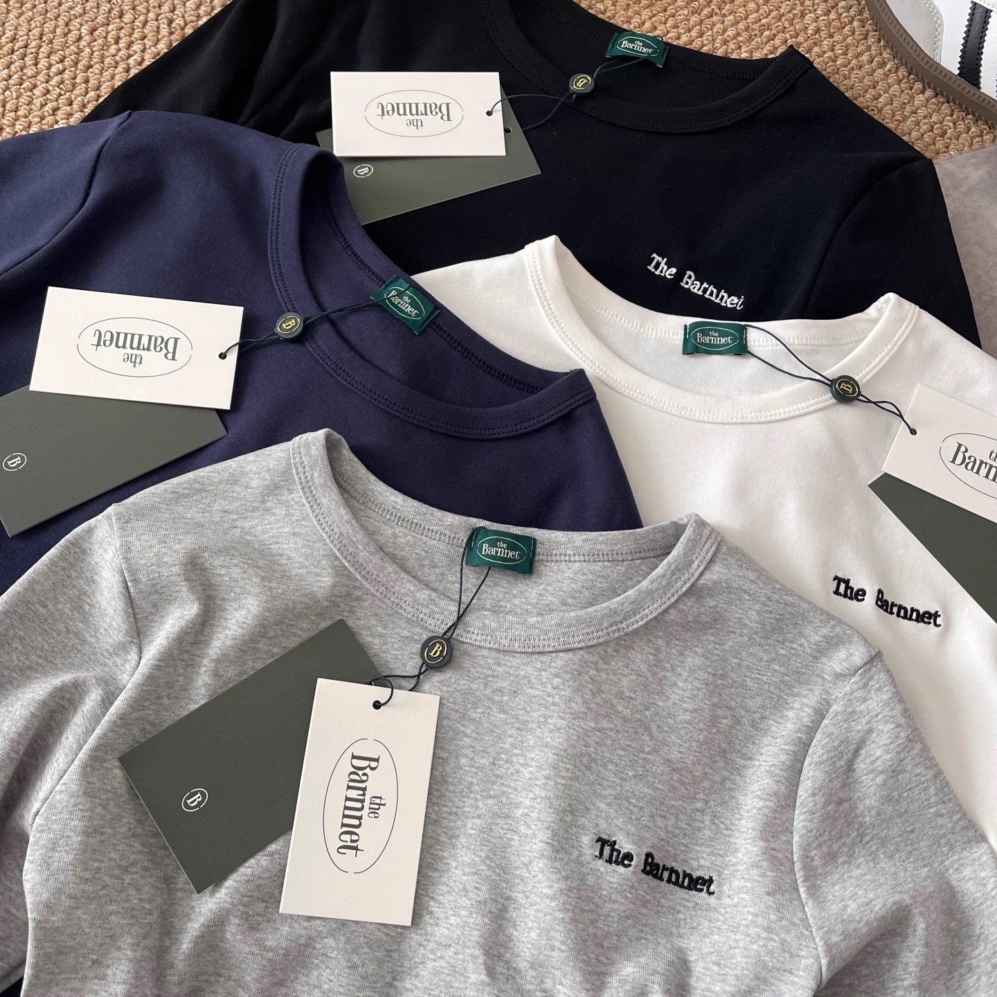 韩代@八奶全品相 字母刺绣弹力修身巨显瘦收腰正肩圆领长袖打底衫