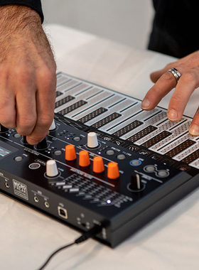 日本Arturia   MicroFreak 音色制作机，紧凑型合成器（预售）