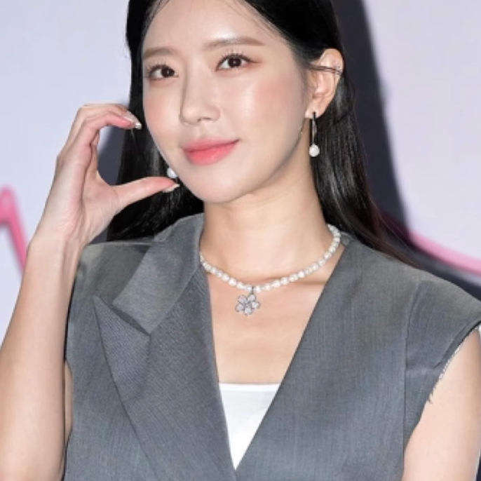 日韩春夏天然珍珠可爱钻石花朵周雨彤同款夏y2k叠戴项链串珠女