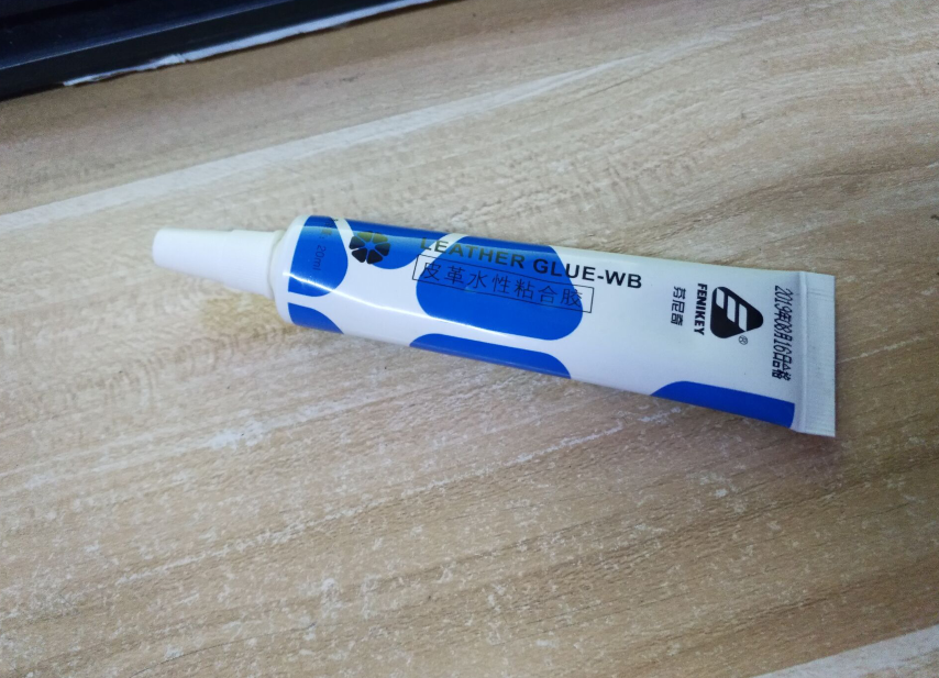 温州芬尼奇皮革水性粘合剂 皮衣专用胶水 补洞皮衣伤口修复胶水