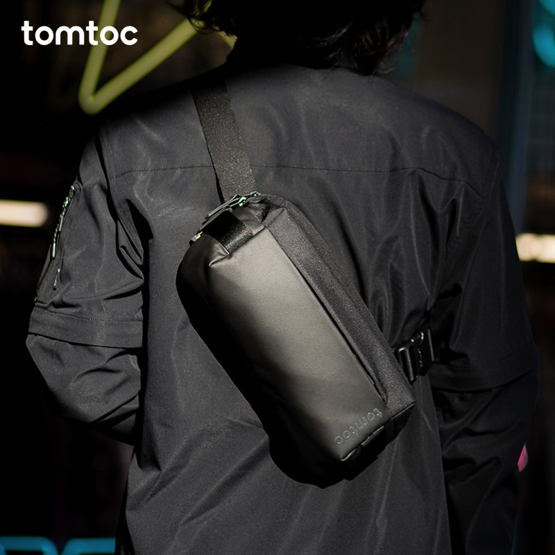 tomtoc 胸包单肩包2023年新款爆款大容量潮牌包包男士挎包斜挎包属于什么档次？