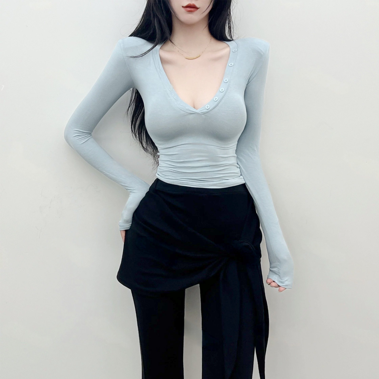 纯欲微透性感超低V领显胸大纽扣紧身长袖T恤修身显瘦打底衫上衣女
